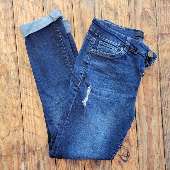 Tinsel Denim - Tinsel Rolled Leg Ripped Jeans size 28